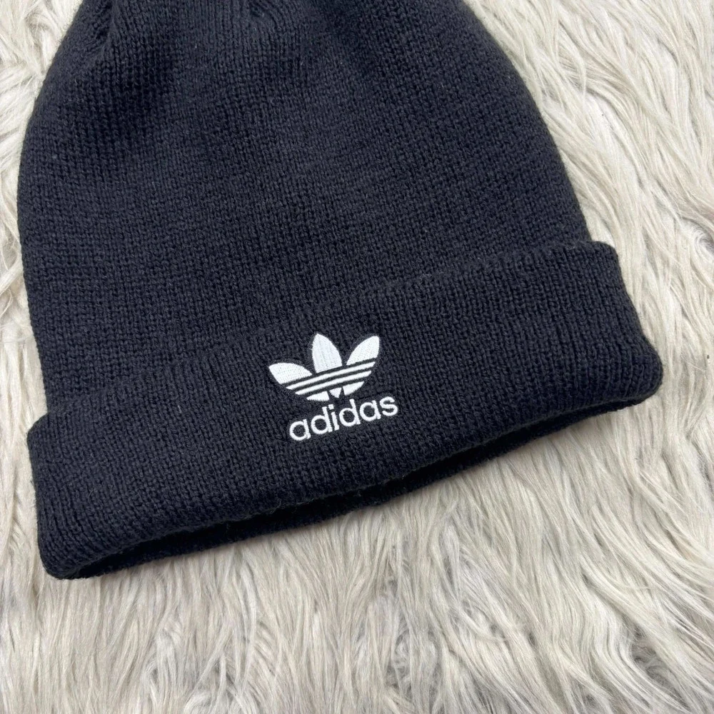 Adidas Men's OS Black Classic‎ Knit Beanie Hat Embroidered Logo